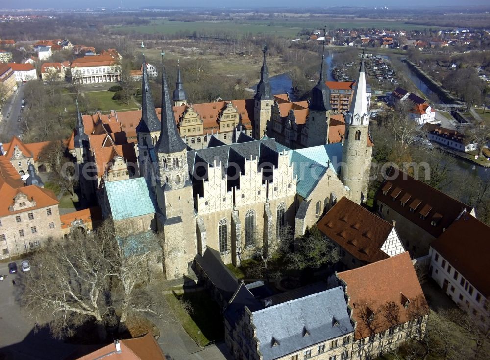 Aerial image Merseburg - View of Castle and the Cathedral of St. Johannes d. T. und Laurentius, a building in the street with the Romanesque in Merseburg in Saxony-Anhalt