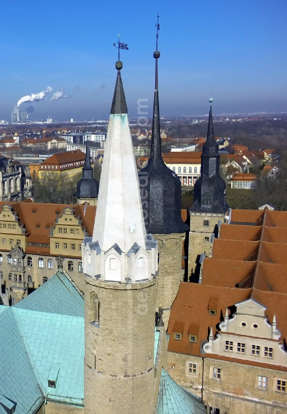 Merseburg from the bird's eye view: View of Castle and the Cathedral of St. Johannes d. T. und Laurentius, a building in the street with the Romanesque in Merseburg in Saxony-Anhalt