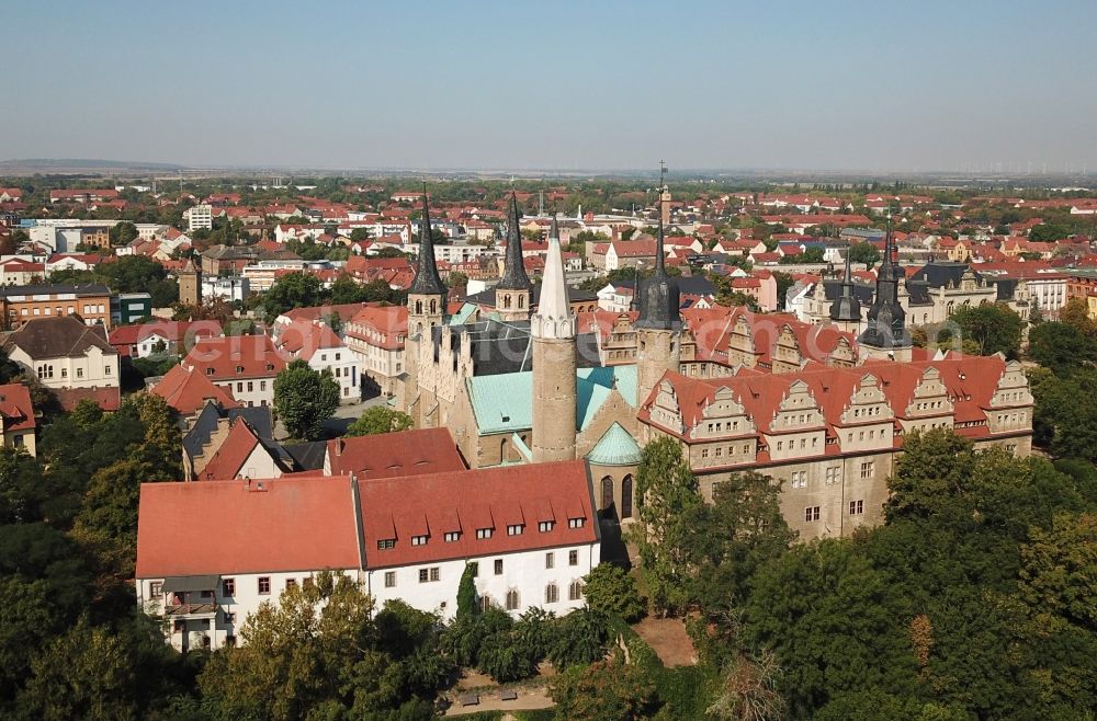 Aerial photograph Merseburg (Saale) - View of Castle and the Cathedral of St. Johannes and St. Laurentius, a building in the street with the Romanesque in Merseburg in Saxony-Anhalt