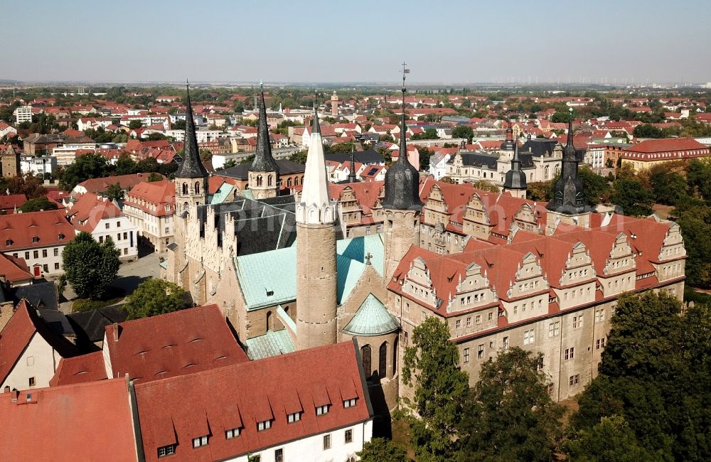 Merseburg (Saale) from the bird's eye view: View of Castle and the Cathedral of St. Johannes and St. Laurentius, a building in the street with the Romanesque in Merseburg in Saxony-Anhalt