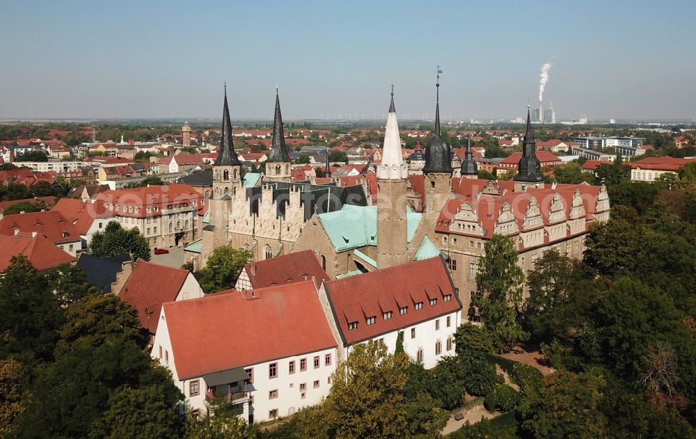 Aerial photograph Merseburg (Saale) - View of Castle and the Cathedral of St. Johannes and St. Laurentius, a building in the street with the Romanesque in Merseburg in Saxony-Anhalt