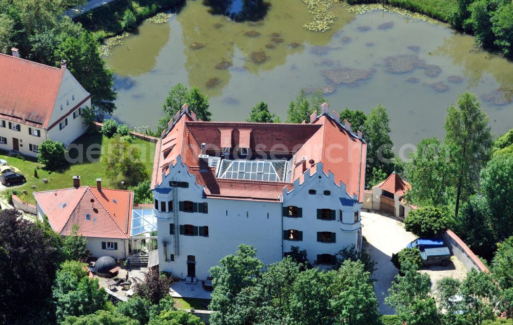 Aerial image Dischingen - Schloss Duttenstein in Dischingen, Baden-Württemberg. Es ist ein ehemaliges Jagdschloss welches heute im Besitz von Dr. Bernd Schottdorf ist. Abgesehen vom umliegenden Wildpark ist das Gebäude ist für die Öffentlichkeit nicht zugänglich. Castle Duttenstein in Dischingen, Baden-Wuerttemberg. It is a former hunting lodge and nowadays in the possession Dr. Bernd Schottdorf. Except for the surrounding wild park the building is not open to the public. www3.berndschottdorf.de