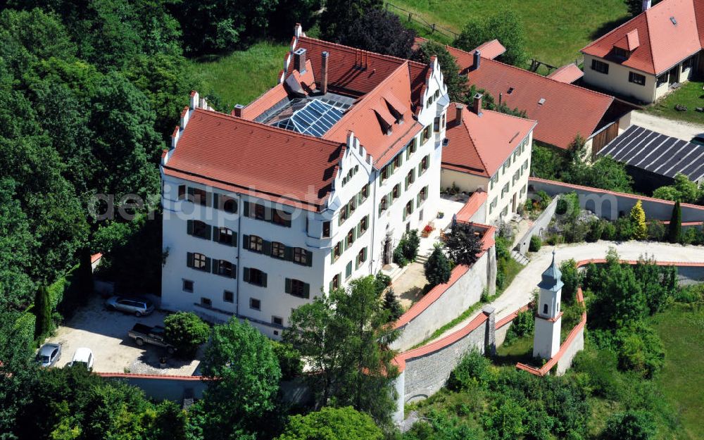 Aerial image Dischingen - Schloss Duttenstein in Dischingen, Baden-Württemberg. Es ist ein ehemaliges Jagdschloss welches heute im Besitz von Dr. Bernd Schottdorf ist. Abgesehen vom umliegenden Wildpark ist das Gebäude ist für die Öffentlichkeit nicht zugänglich. Castle Duttenstein in Dischingen, Baden-Wuerttemberg. It is a former hunting lodge and nowadays in the possession Dr. Bernd Schottdorf. Except for the surrounding wild park the building is not open to the public. www3.berndschottdorf.de