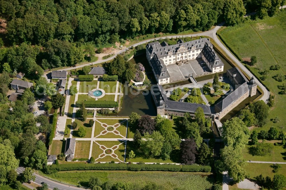 Engelskirchen OT Ehreshoven from above - View of the castle Ehreshoven in Engelskirchen in the state of North Rhine-Westphalia