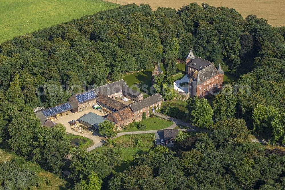 Aerial image Wassenberg - Elsum castle in the town of Wassenberg in North Rhine-Westphalia