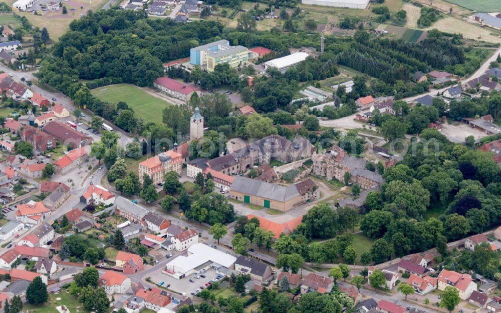 Erxleben from the bird's eye view: View on the building of Schloss Erxleben, Erxleben, Saxony-Anhalt. The Castle originated from a medieval castle and was 1282 in the possession of the family of Alvensleben