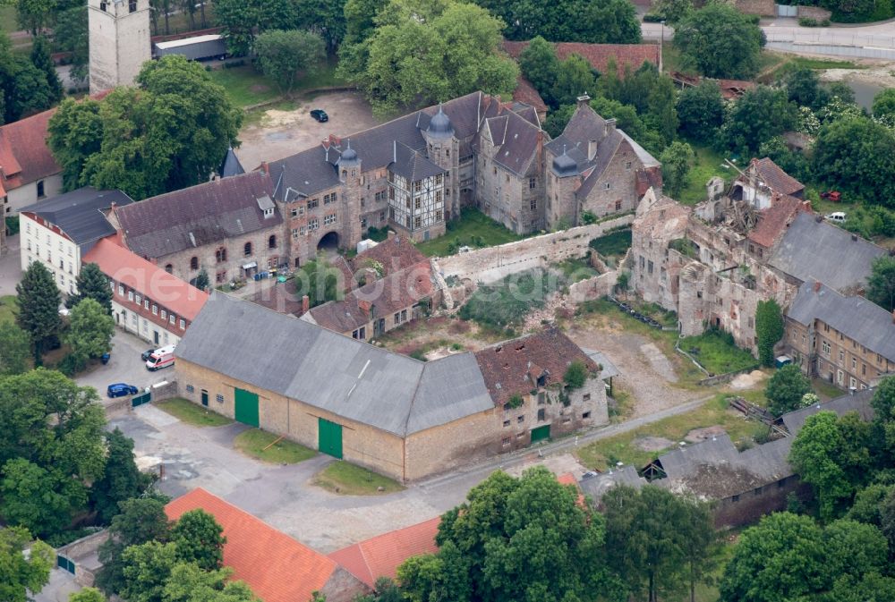 Aerial photograph Erxleben - View on the building of Schloss Erxleben, Erxleben, Saxony-Anhalt. The Castle originated from a medieval castle and was 1282 in the possession of the family of Alvensleben