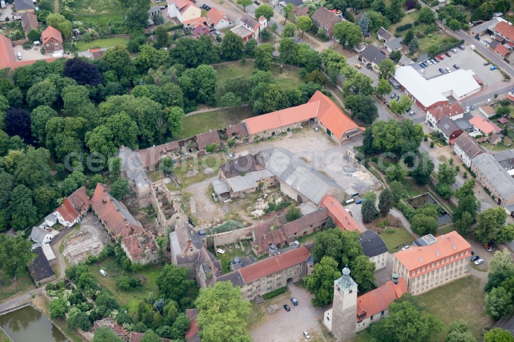 Erxleben from the bird's eye view: View on the building of Schloss Erxleben, Erxleben, Saxony-Anhalt. The Castle originated from a medieval castle and was 1282 in the possession of the family of Alvensleben