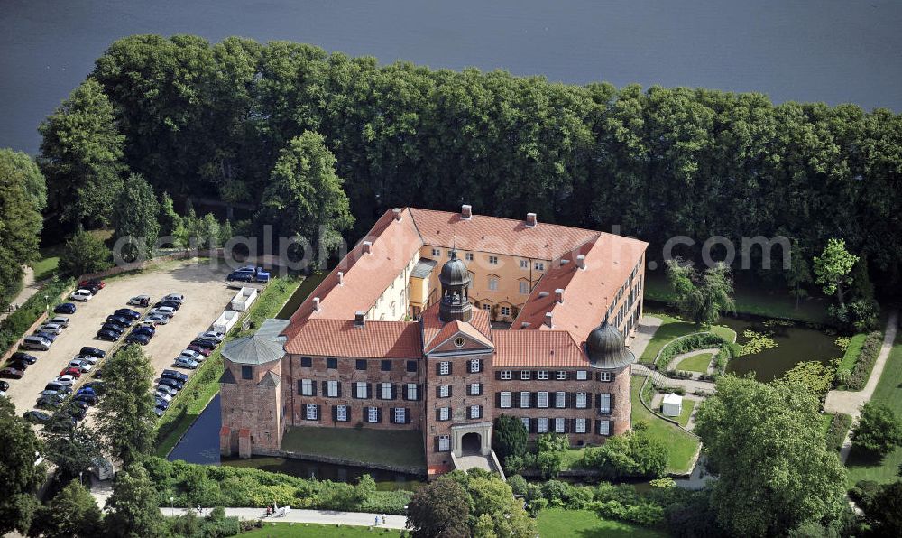 Eutin from the bird's eye view: Blick auf das Schloss Eutin. Das Schloss befand sich ursprünglich im Besitz der Lübecker Fürstbischöfe, später wurde es zur Sommerresidenz der Herzöge von Oldenburg. View of Eutin Castle. The castle was originally owned by the prince-bishops of Lübeck, later it became the summer residence of the Dukes of Oldenburg.