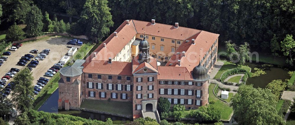 Aerial image Eutin - Blick auf das Schloss Eutin. Das Schloss befand sich ursprünglich im Besitz der Lübecker Fürstbischöfe, später wurde es zur Sommerresidenz der Herzöge von Oldenburg. View of Eutin Castle. The castle was originally owned by the prince-bishops of Lübeck, later it became the summer residence of the Dukes of Oldenburg.