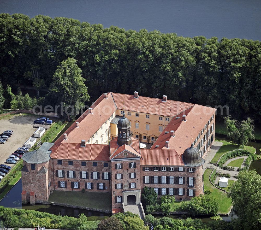 Aerial photograph Eutin - Blick auf das Schloss Eutin. Das Schloss befand sich ursprünglich im Besitz der Lübecker Fürstbischöfe, später wurde es zur Sommerresidenz der Herzöge von Oldenburg. View of Eutin Castle. The castle was originally owned by the prince-bishops of Lübeck, later it became the summer residence of the Dukes of Oldenburg.