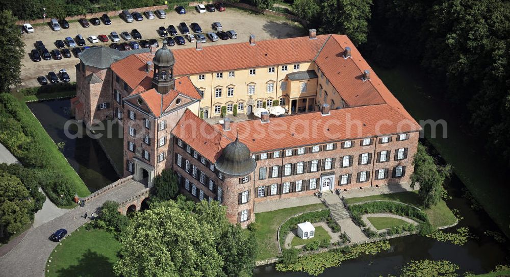 Aerial photograph Eutin - Blick auf das Schloss Eutin. Das Schloss befand sich ursprünglich im Besitz der Lübecker Fürstbischöfe, später wurde es zur Sommerresidenz der Herzöge von Oldenburg. View of Eutin Castle. The castle was originally owned by the prince-bishops of Lübeck, later it became the summer residence of the Dukes of Oldenburg.