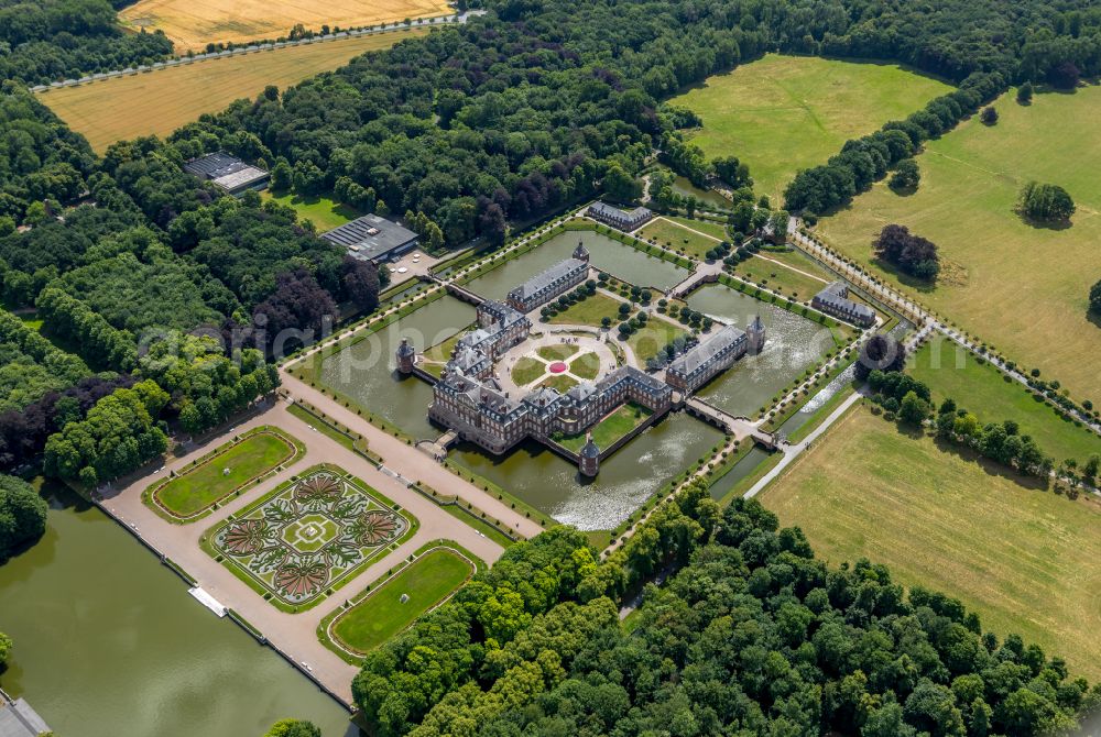 Nordkirchen from the bird's eye view: Palace of the Fachhochschule fuer Finanzen Nordrhein Westfalen library on Schlossstrasse in Nordkirchen in the state North Rhine-Westphalia, Germany