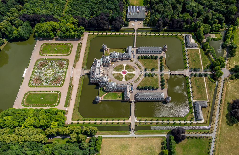 Aerial image Nordkirchen - Palace of the Fachhochschule fuer Finanzen Nordrhein Westfalen library on Schlossstrasse in Nordkirchen in the state North Rhine-Westphalia, Germany