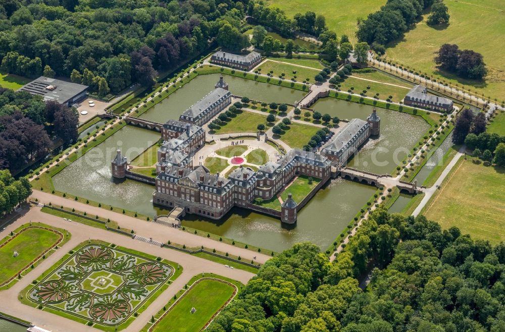 Nordkirchen from the bird's eye view: Palace of the Fachhochschule fuer Finanzen Nordrhein Westfalen library on Schlossstrasse in Nordkirchen in the state North Rhine-Westphalia, Germany