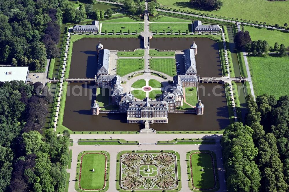 Aerial photograph Nordkirchen - Palace of the Fachhochschule fuer Finanzen Nordrhein Westfalen library on Schlossstrasse in Nordkirchen in the state North Rhine-Westphalia, Germany