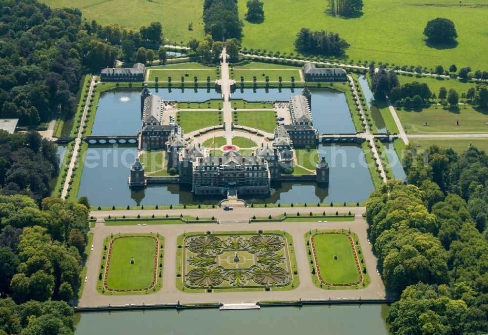 Aerial photograph Nordkirchen - Palace of the Fachhochschule fuer Finanzen Nordrhein Westfalen library on Schlossstrasse in Nordkirchen in the state North Rhine-Westphalia, Germany