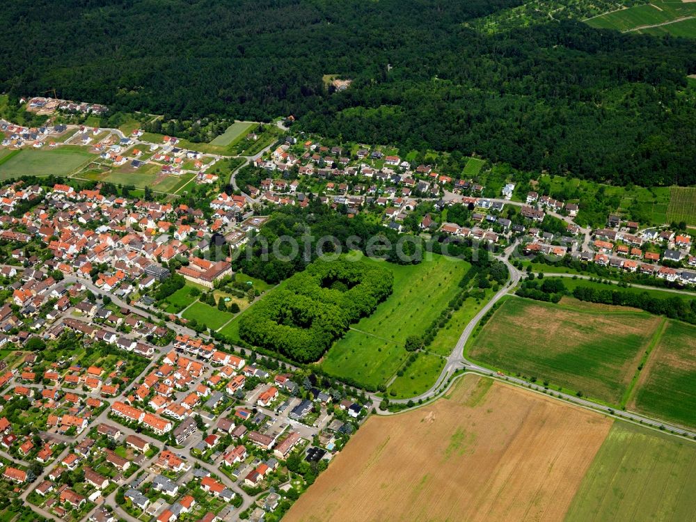 Aerial photograph Freudental - Castle Freudental in Freudental in the state of Baden-Württemberg. The residence, also called Grävenitze Castle, is a baroque style castle existing since the 16th century. Today it is a conference center. Especially distinct are the square tree groups in the garden which also include ponds with islands