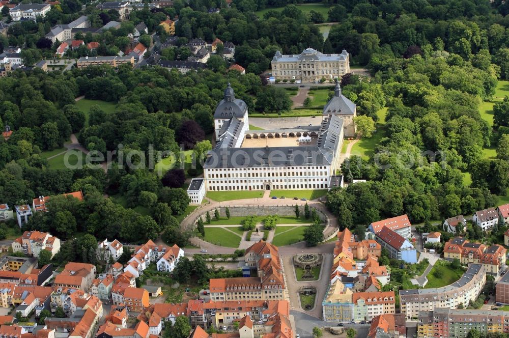 Aerial photograph Gotha - The major attraction of Gotha in Thuringia is Castle peace stone. The early Baroque castle was built by architect Caspar Vogel. The museum complex includes the following museums and cultural institutions: the Castle Museum, Historical Museum, Museum of Nature, Ekhoff Theatre and the Ducal Museum. At the oval plaza, the monument is for Ernst the Pious,the first duke of the House of Saxe-Gotha-Altenburg. On the triangular square is the water art. Castle Friedensstein is managed by the Stiftung Schloss peace Gotha