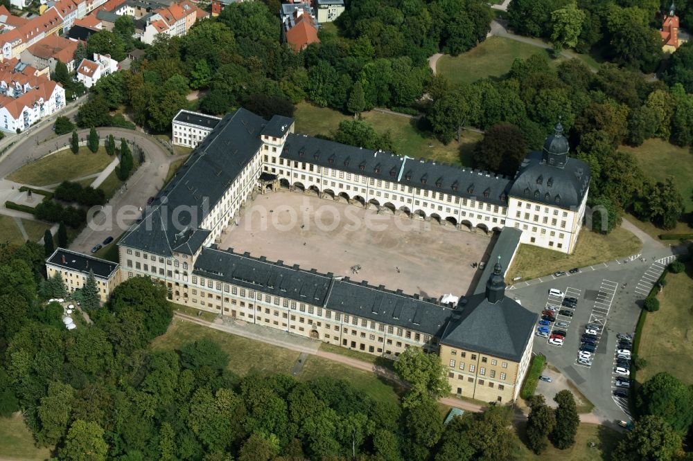 Aerial photograph Gotha - Castle Schloss Friedenstein with its wings and yard in the city center of Gotha in Thuringia, Germany