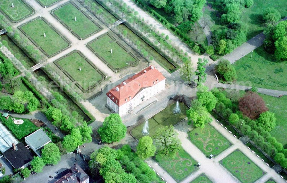 Aerial photograph Berlin-Lichtenberg - Schloß Friedrichsfelde im Tierpark in Berlin-Lichtenberg.