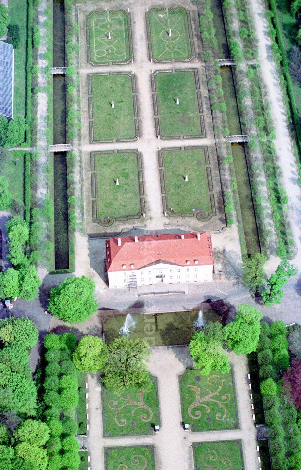 Berlin-Lichtenberg from above - Schloß Friedrichsfelde im Tierpark in Berlin-Lichtenberg.