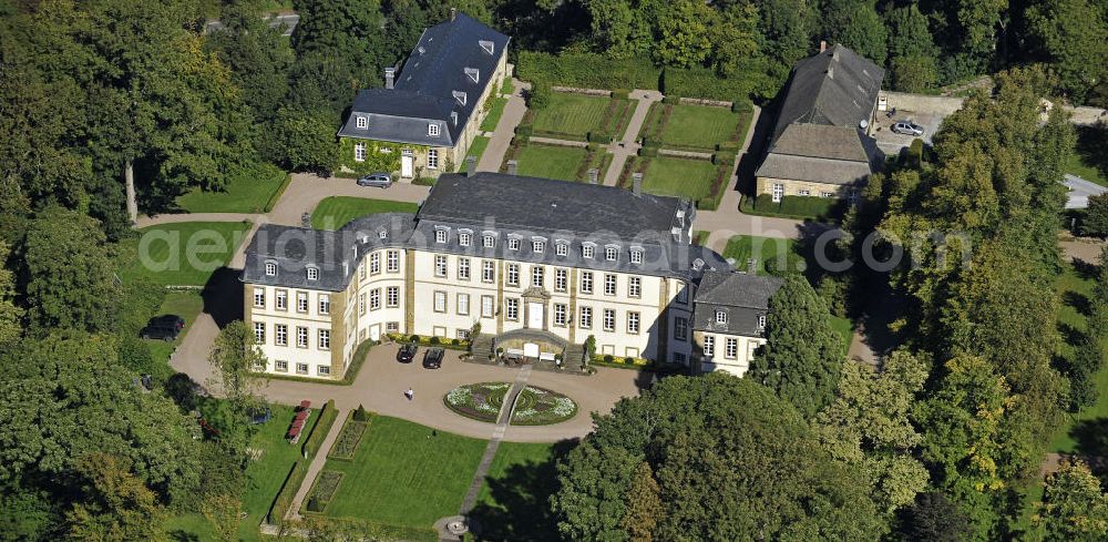 Aerial photograph Bad Wünnenberg - Das Schloss Fürstenberg im gleichnamigen Ortsteil von Bad Wünnenberg. Das heutige Schloss wurde im 18. Jahrhundert errichtet und ist im Besitz des Geschlechts der Westphalen. The Castle Furstenberg in the same-named district of Bad Wunnenberg.