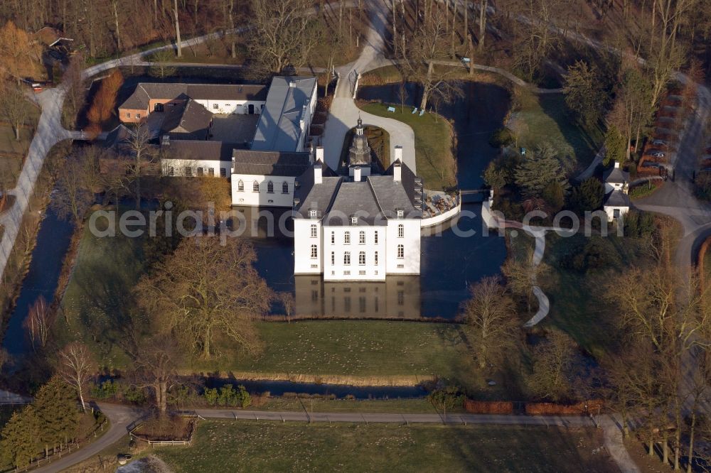 Aerial photograph Hünxe - View of the castle Gartrop in Huenxe in the state of North Rhine-Westphalia