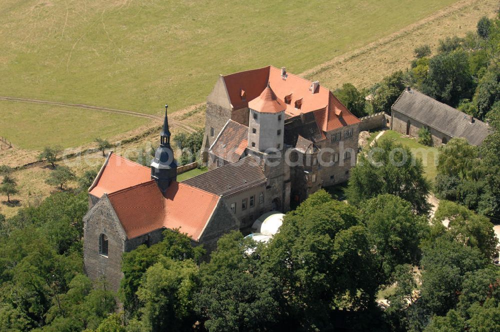 Aerial image Goseck - 27.07.2009 Blick auf das Schloss Goseck in Sachsen-Anhalt, das in der gleichnamigen Stadt an der Saale liegt. Heute hat hier das „Europäische Musik- und Kulturzentrum Schloss Goseck“ und das Musiklabel RAUMKLANG seinen Sitz.