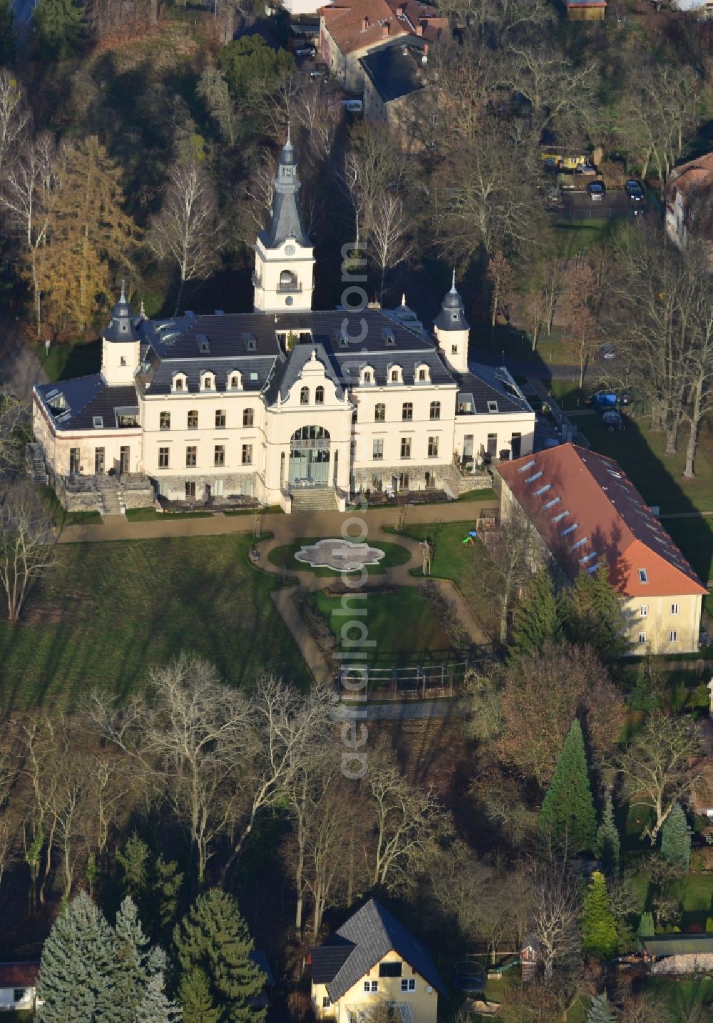 Stahnsdorf from the bird's eye view: Castle Gueterfelde in Stahnsdorf in Brandenburg