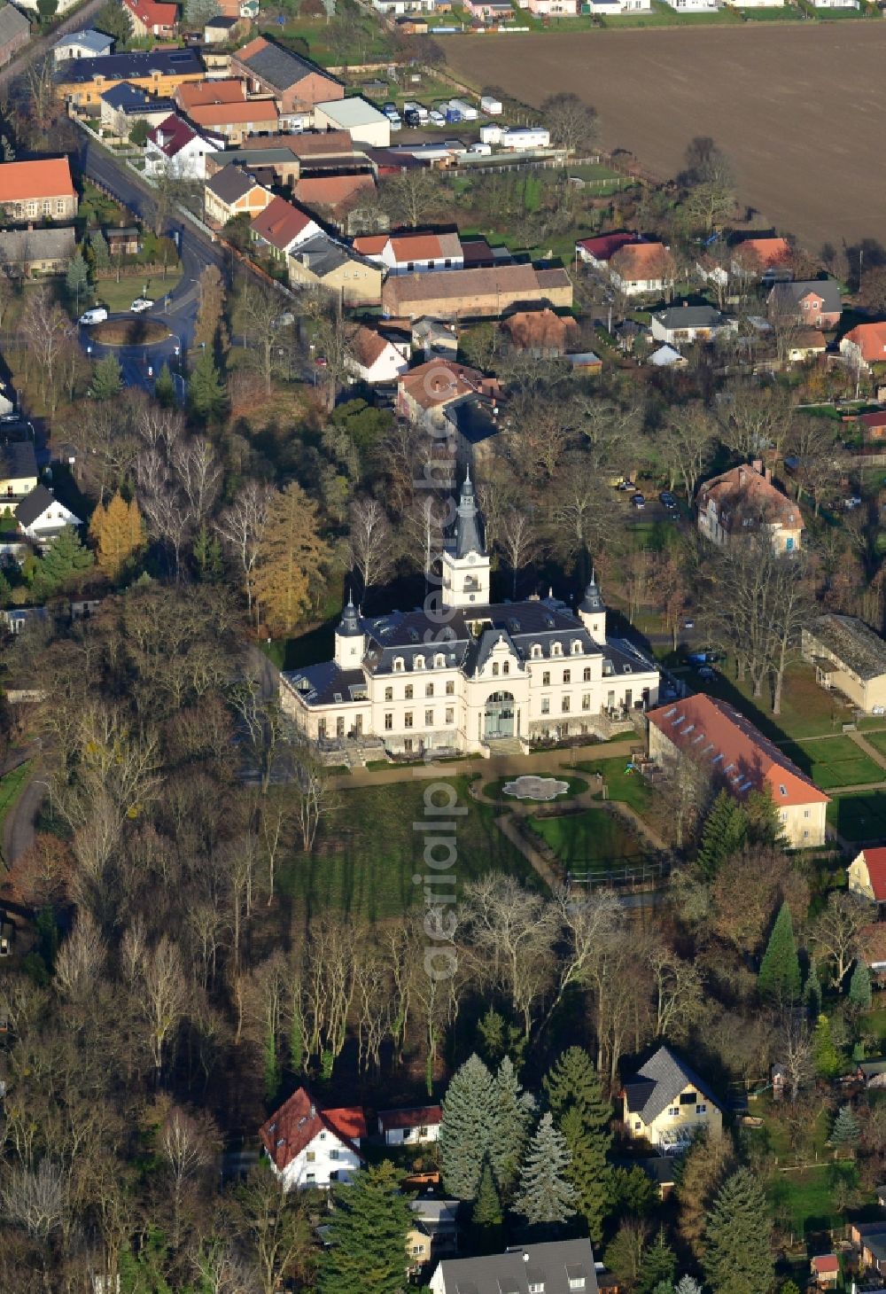 Aerial photograph Stahnsdorf - Castle Gueterfelde in Stahnsdorf in Brandenburg