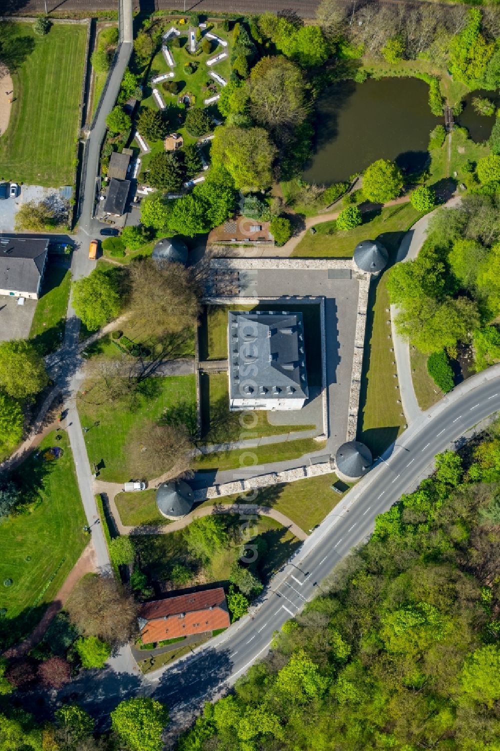 Aerial image Velbert - View of the castle Hardenberg in the district of Neviges in Velbert in the state of North Rhine-Westphalia