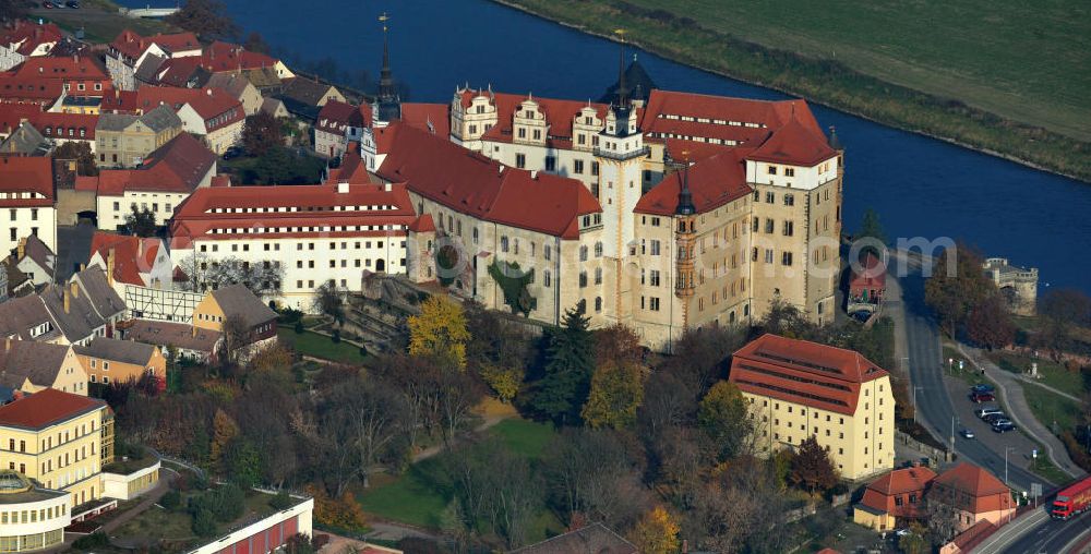 Torgau from the bird's eye view: Schloss Hartenfels in Torgau an der Elbe. Die Stadt befindet sich im Freistaat Sachsen. Der Bau wurde von Konrad Pflüger begonnen und von Konrad Krebs weitergeführt. Das Schloss stammt aus der Frührenissance. Die zum Schloss gehörende Kapelle gilt als das erste protestantische Gotteshaus der Welt. Ihr Bau wurde von Nikolaus Gromann realisiert. The castle / palace Hartenfels is situated in Torgau close to the river elbe. It belongs to the federal state of Saxony. The construction was startes by Konrad Pflueger and finished by Konrad Krebs during the time of renaissance. The chapell of the castle was the first protestant church in the world and was built by Nikolaus Gromann.