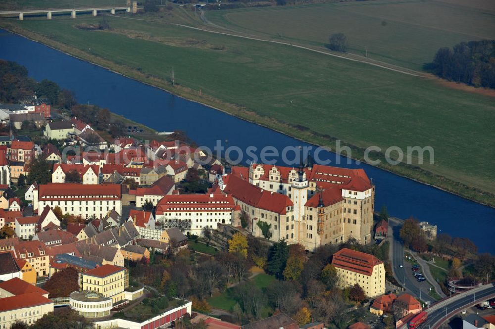 Aerial image Torgau - Schloss Hartenfels in Torgau an der Elbe. Die Stadt befindet sich im Freistaat Sachsen. Der Bau wurde von Konrad Pflüger begonnen und von Konrad Krebs weitergeführt. Das Schloss stammt aus der Frührenissance. Die zum Schloss gehörende Kapelle gilt als das erste protestantische Gotteshaus der Welt. Ihr Bau wurde von Nikolaus Gromann realisiert. The castle / palace Hartenfels is situated in Torgau close to the river elbe. It belongs to the federal state of Saxony. The construction was startes by Konrad Pflueger and finished by Konrad Krebs during the time of renaissance. The chapell of the castle was the first protestant church in the world and was built by Nikolaus Gromann.