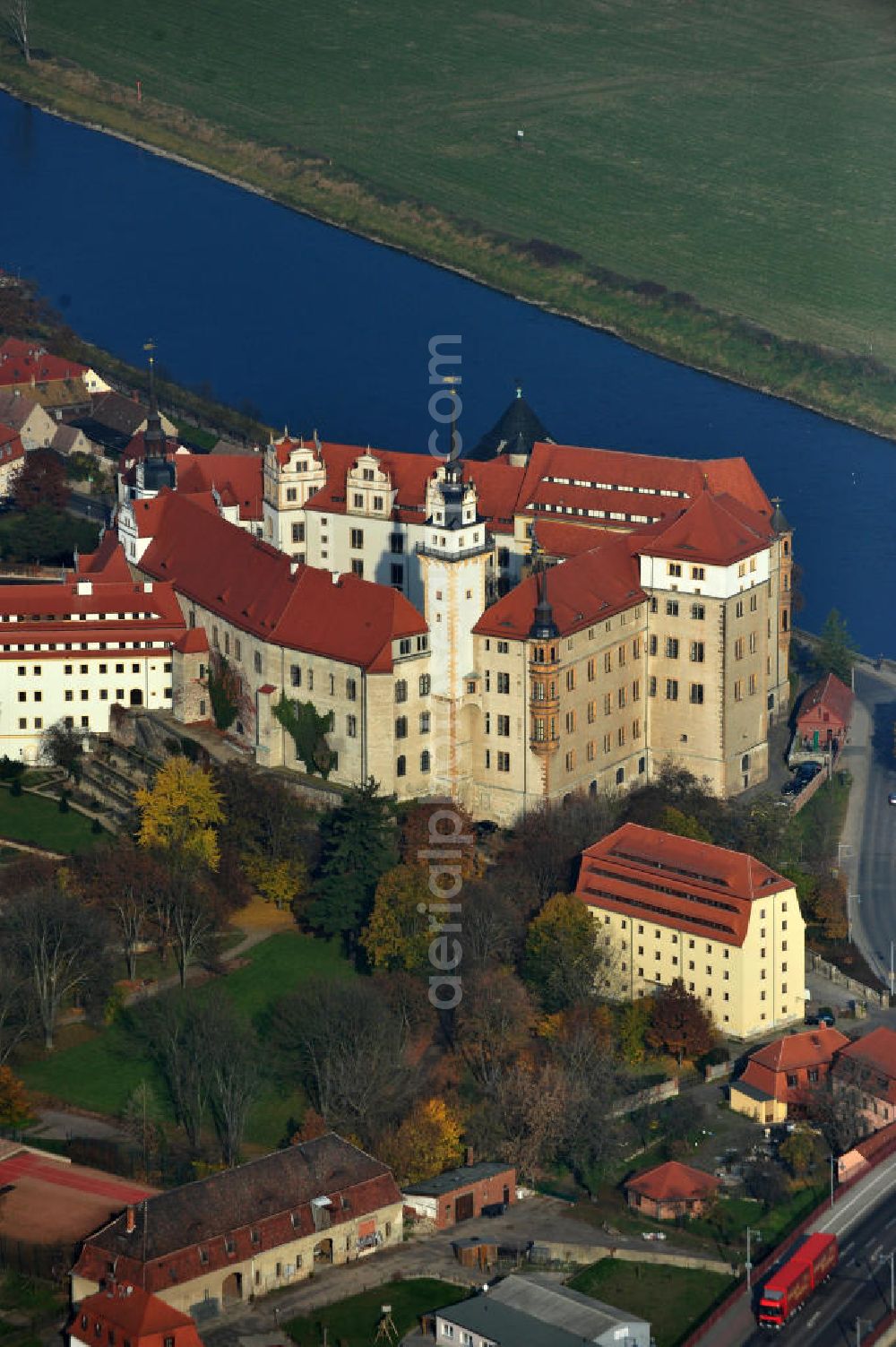 Aerial photograph Torgau - Schloss Hartenfels in Torgau an der Elbe. Die Stadt befindet sich im Freistaat Sachsen. Der Bau wurde von Konrad Pflüger begonnen und von Konrad Krebs weitergeführt. Das Schloss stammt aus der Frührenissance. Die zum Schloss gehörende Kapelle gilt als das erste protestantische Gotteshaus der Welt. Ihr Bau wurde von Nikolaus Gromann realisiert. The castle / palace Hartenfels is situated in Torgau close to the river elbe. It belongs to the federal state of Saxony. The construction was startes by Konrad Pflueger and finished by Konrad Krebs during the time of renaissance. The chapell of the castle was the first protestant church in the world and was built by Nikolaus Gromann.