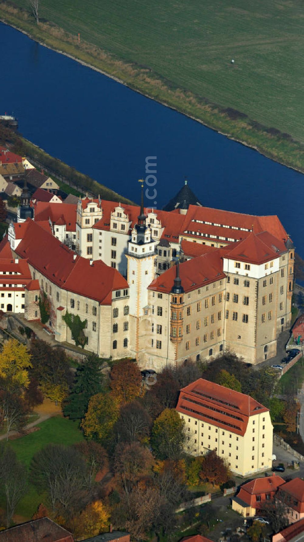 Torgau from above - Schloss Hartenfels in Torgau an der Elbe. Die Stadt befindet sich im Freistaat Sachsen. Der Bau wurde von Konrad Pflüger begonnen und von Konrad Krebs weitergeführt. Das Schloss stammt aus der Frührenissance. Die zum Schloss gehörende Kapelle gilt als das erste protestantische Gotteshaus der Welt. Ihr Bau wurde von Nikolaus Gromann realisiert. The castle / palace Hartenfels is situated in Torgau close to the river elbe. It belongs to the federal state of Saxony. The construction was startes by Konrad Pflueger and finished by Konrad Krebs during the time of renaissance. The chapell of the castle was the first protestant church in the world and was built by Nikolaus Gromann.