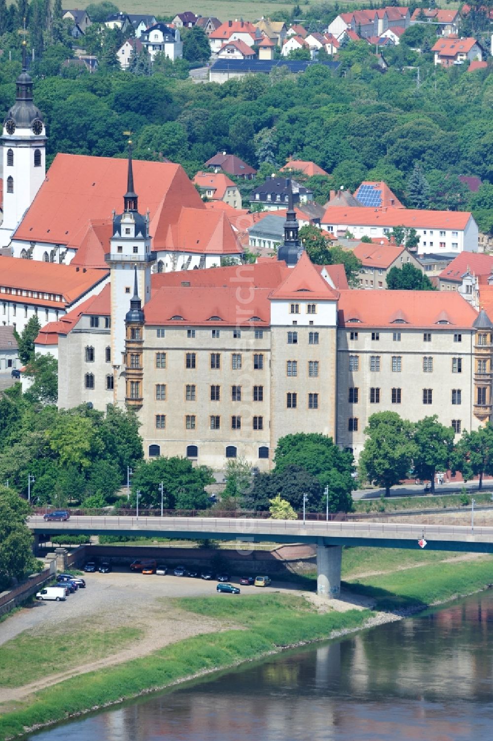 Aerial photograph Torgau - The castle / palace Hartenfels is situated in Torgau close to the river elbe. It belongs to the federal state of Saxony. The construction was startes by Konrad Pflueger and finished by Konrad Krebs during the time of renaissance. The chapell of the castle was the first protestant church in the world and was built by Nikolaus Gromann