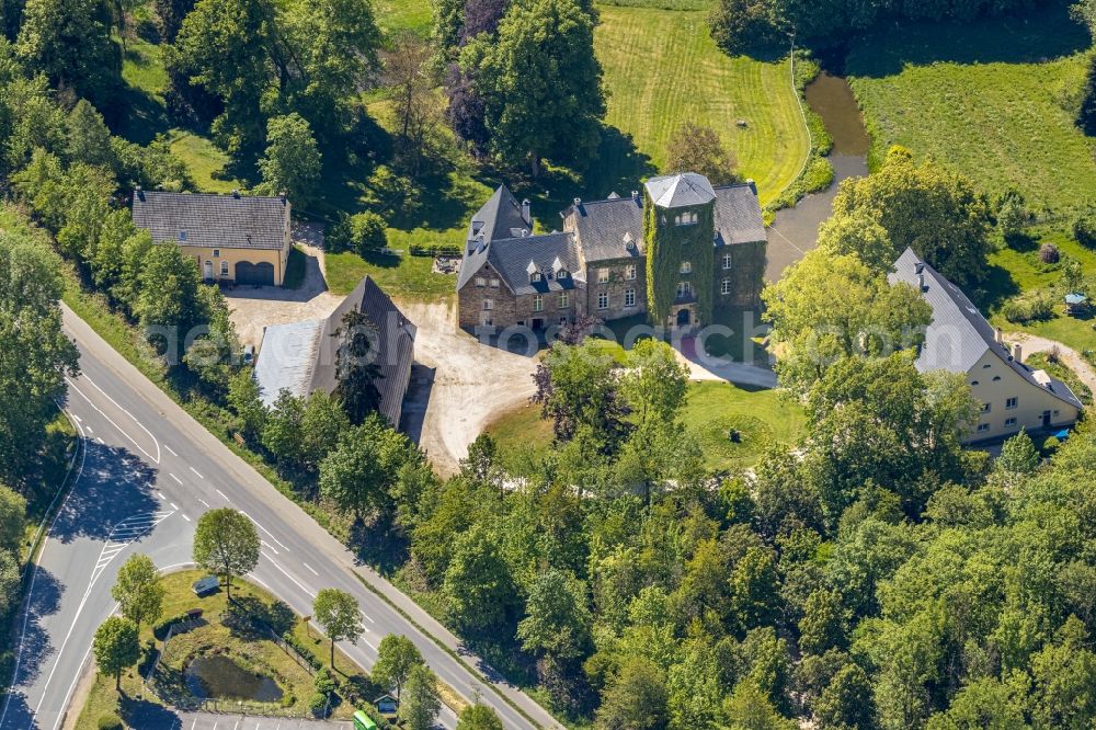 Bamenohl from the bird's eye view: Castle of Haus Bamenohl in Bamenohl in the state North Rhine-Westphalia, Germany