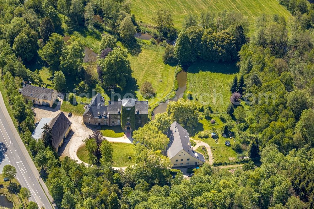 Aerial photograph Bamenohl - Castle of Haus Bamenohl in Bamenohl in the state North Rhine-Westphalia, Germany