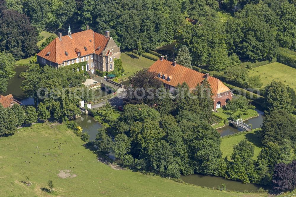 Aerial photograph Ahlen - View at the castle House Vorhelm in the district Vorhelm at Ahlen in North Rhine-Westphalia. Since 1974, the castle belongs to the family of the realm count of Schall- Riaucour