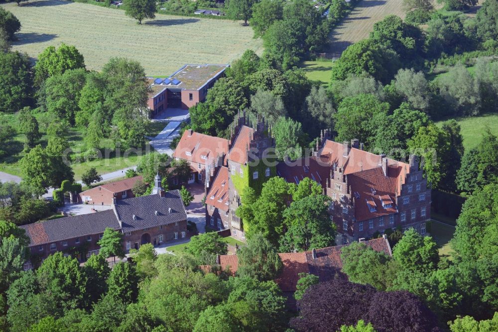 Hamm from above - Castle Heessen at the castle street, today a boarding school in the district Heessen in Hamm in the state North Rhine-Westphalia