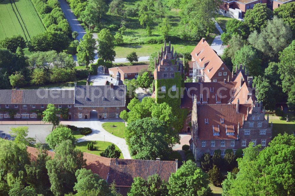 Aerial image Hamm - Castle Heessen at the castle street, today a boarding school in the district Heessen in Hamm in the state North Rhine-Westphalia