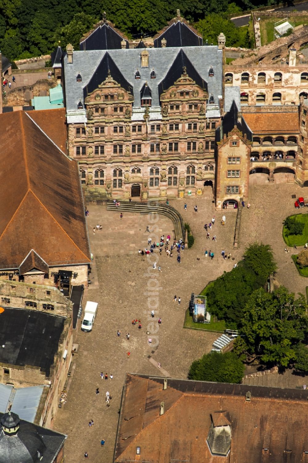 Heidelberg from the bird's eye view: Schloss Heidelberg Castle with garden situated on the Old Town in Heidelberg in Baden-Wuerttemberg