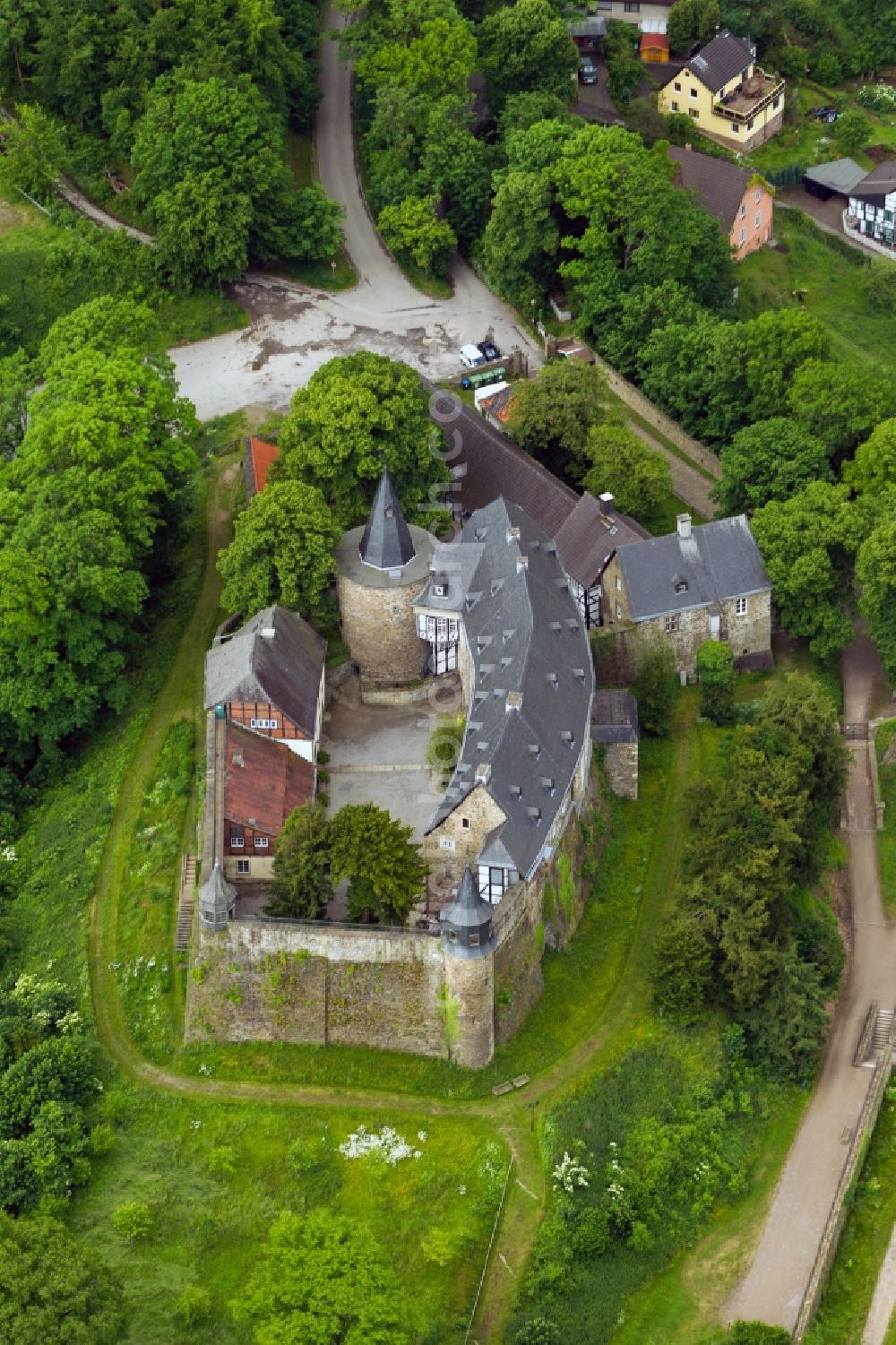 Hagen from the bird's eye view: View of the Castle Hohenlimburg in Hagen in the state North Rhine-Westphalia. The Castle Hohenlimburg is a former hill castle at the Schlossberg. It is one of the few castles in Westphalia, which are widely preserved in their origin structure