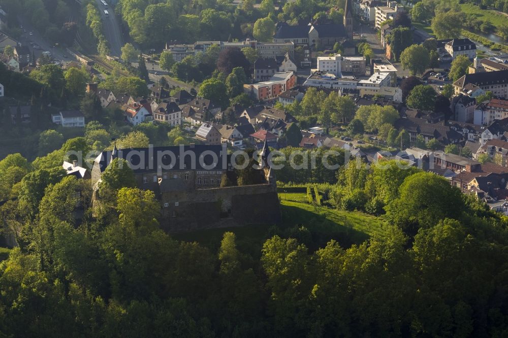 Aerial photograph Hagen - View of the Castle Hohenlimburg in Hagen in the state North Rhine-Westphalia. The Castle Hohenlimburg is a former hill castle at the Schlossberg. It is one of the few castles in Westphalia, which are widely preserved in their origin structure