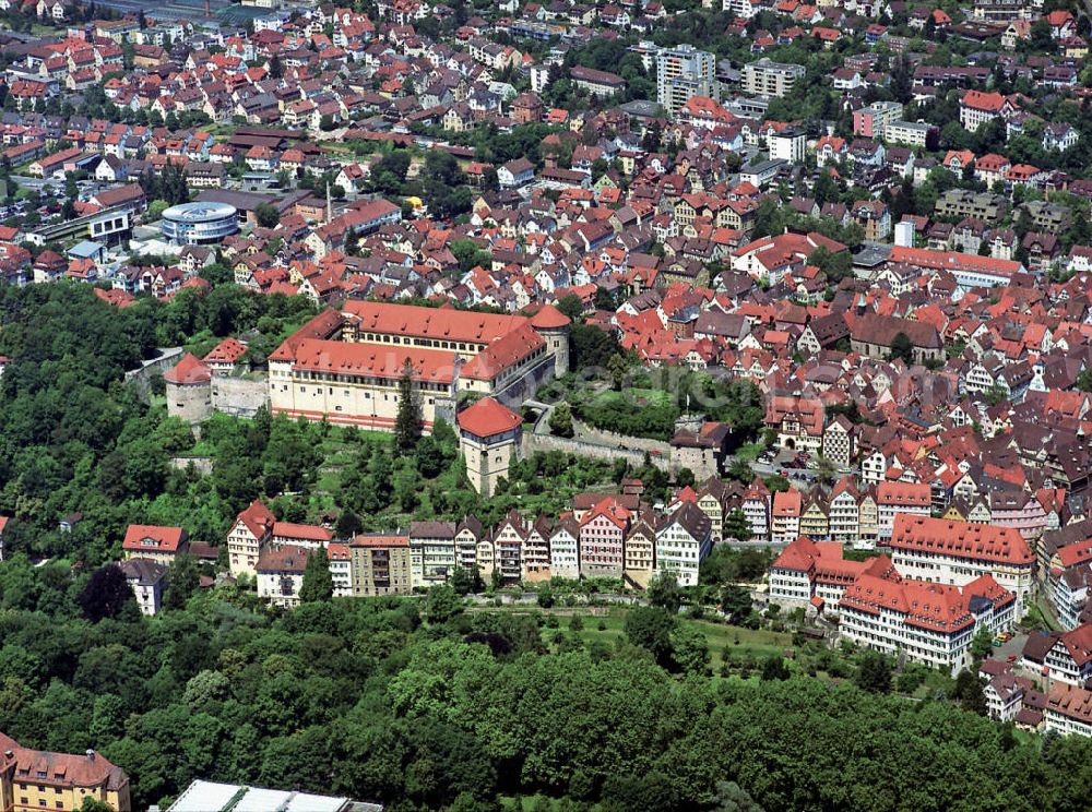 Aerial image Tübingen - Das Schloss Hohentübingen auf dem Schlossberg. Es wurde im 12. Jahrhundert erbaut und im 16. Jahrhundert erweitert. The Castle Hohentuebingen on the Schlossberg.