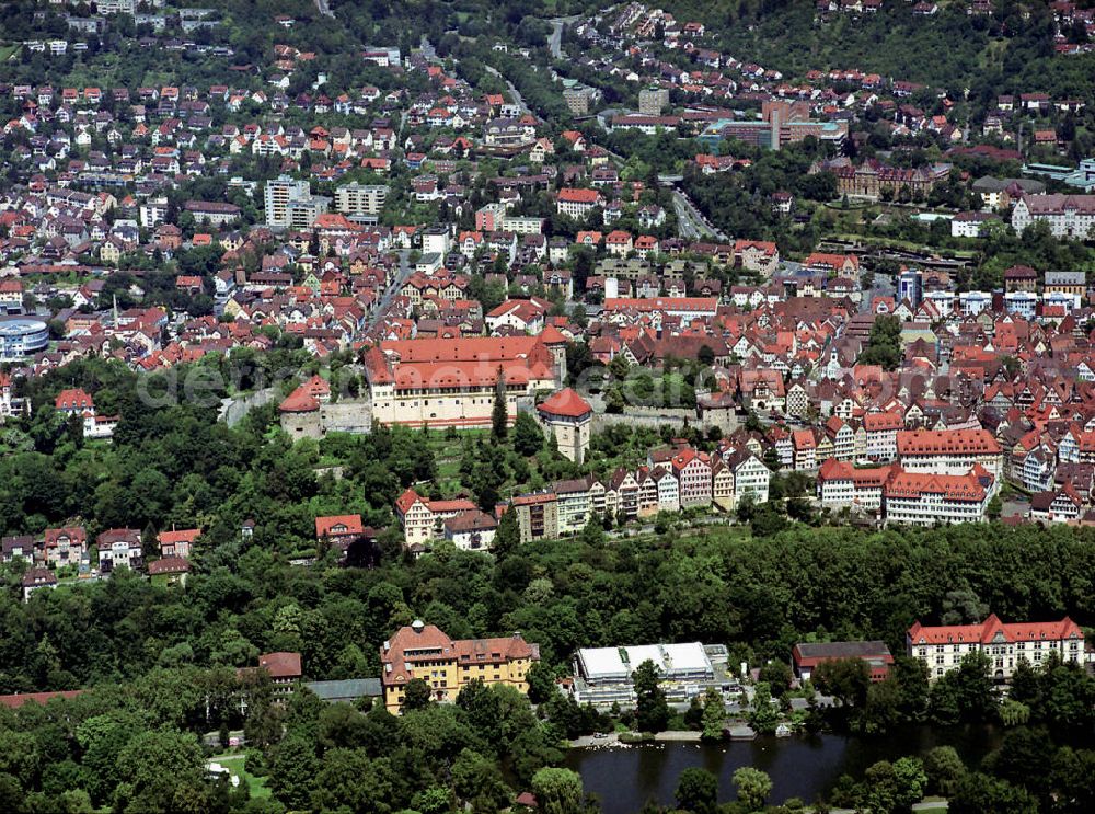 Tübingen from the bird's eye view: Das Schloss Hohentübingen auf dem Schlossberg. Es wurde im 12. Jahrhundert erbaut und im 16. Jahrhundert erweitert. The Castle Hohentuebingen on the Schlossberg.