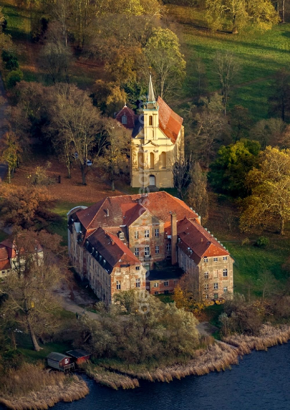 Ivenack from the bird's eye view: View of the castle Ivenack in the state Mecklenburg-West Pomerania