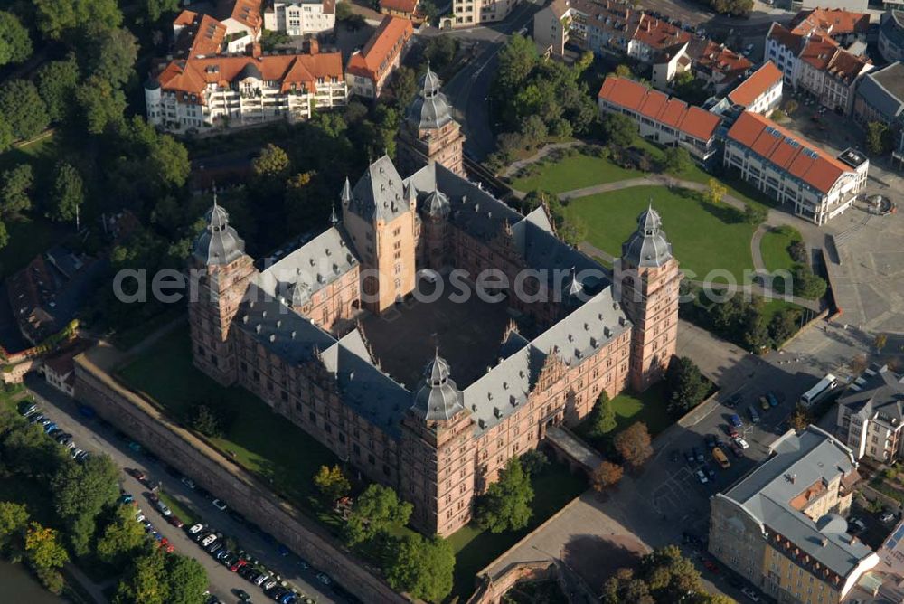 Aschaffenburg from above - Blick auf das Schloss Johannisburg und den Schlossplatz. Das bedeutende Renaissanceschloss wurde von Georg Ridinger erbaut. Kontakt: Schloss- und Gartenverwaltung Aschaffenburg, Schlossplatz 4, 63739 Aschaffenburg Tel.: (0 60 21) 3 86 57-0