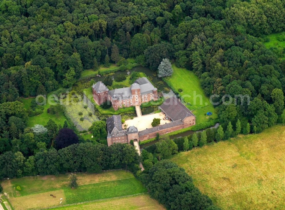 Aerial image Jülich - Castle Kellenberg in the Barmen part of the town of Jülich in the state of North Rhine-Westphalia. The compound that exists today was built in the 15th and 16th century. The castle is located on an island enclosed by water in a forest on the Northern border of the village